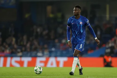 Hậu vệ quyết tâm ở lại Chelsea bất chấp sự quan tâm từ Marseille