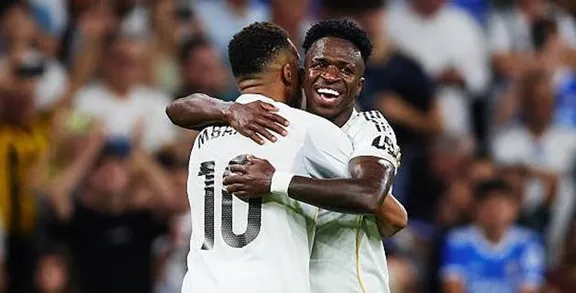 Vinicius giúp Real Madrid "thắp sáng" Bernabeu