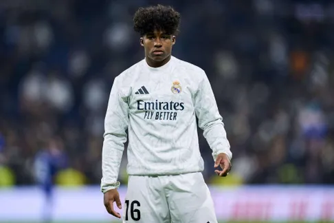 Tiền đạo Real Madrid có thể nghỉ tới hai tháng vì chấn thương cơ kheo