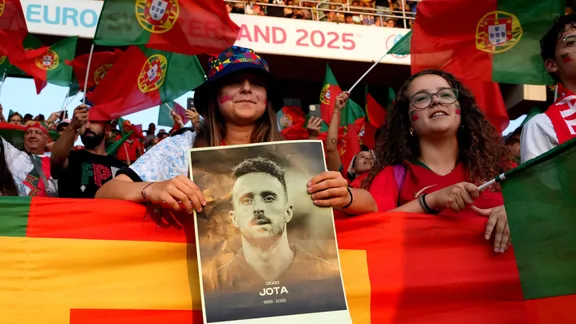 "Một ngày đau buồn" – ĐT Bồ Đào Nha nghẹn ngào tưởng niệm Diogo Jota tại Euro 2025
