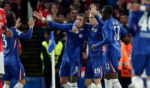 Chelsea gieo sầu cho Mourinho trong ngày tái hợp