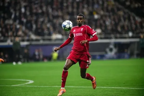 Kenny Dalglish phản ứng trước những khó khăn của Alexander Isak tại Liverpool