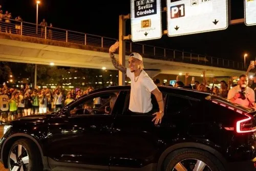 Antony được chào đón như siêu sao tại Real Betis