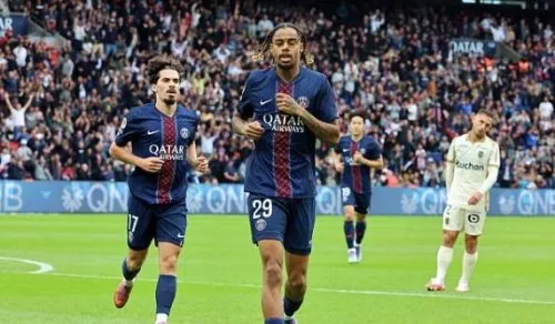 Barcola lập cú đúp, PSG toàn thắng tại Ligue 1