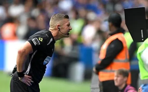 Sai lầm trong trận Chelsea - Fulham, trọng tài VAR bị loại khỏi đại chiến Liverpool - Arsenal