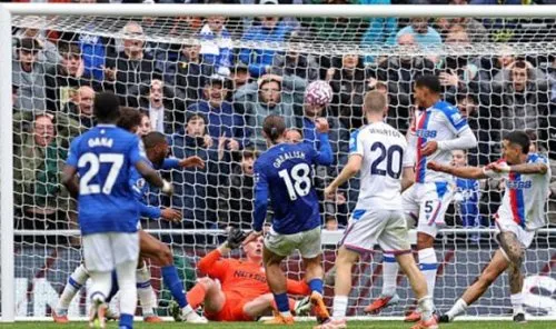 Everton ngược dòng thắng Palace 2-1