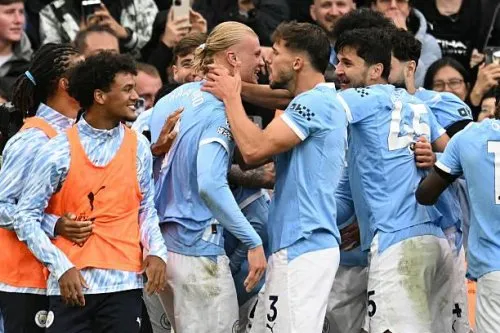 Neville khen ngợi bàn thắng hoàn hảo của Haaland