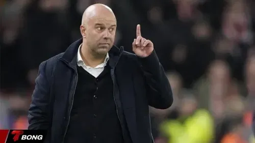 HLV Arne Slot xác nhận Alexander Isak sẵn sàng tái xuất trong trận gặp PSG