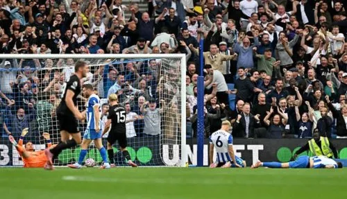 Tottenham giành 1 điểm nghẹt thở