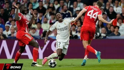 Vinicius Thành “Tội Đồ” Sau Thất Bại Trước Bayern Munich