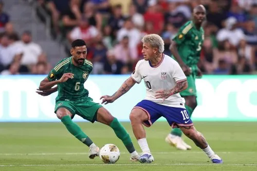 🇺🇸 ĐT Mỹ giành vé vào tứ kết Gold Cup sau trận đấu khó nhằn với Saudi Arabia