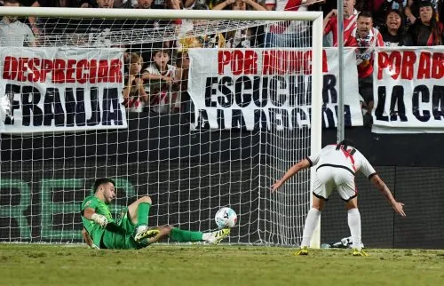 Ba điểm đáng chú ý từ trận Rayo Vallecano 1-1 Barcelona