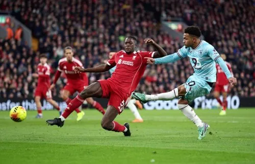 10 điểm nhấn vòng 22 Ngoại hạng Anh: Dấu ấn Carrick và những cú trượt chân bất ngờ