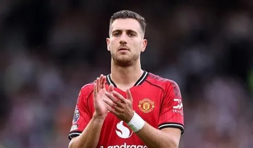 Dalot báo tin vui cho MU trước trận đấu với Brentford