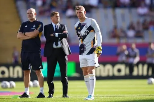 Huyền thoại Real Madrid cảnh báo Barcelona đang phải trả giá cho lối chơi mạo hiểm – 'Bất kỳ ai cũng có thể loại họ'