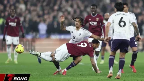 CĐV Man Utd 'Chết Lặng' Sau 500 Ngày Chờ Cắt Tóc