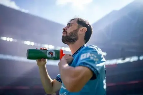 Al Nassr của Ronaldo nhắm mục tiêu vụ chuyển nhượng muộn với tiền vệ Man City