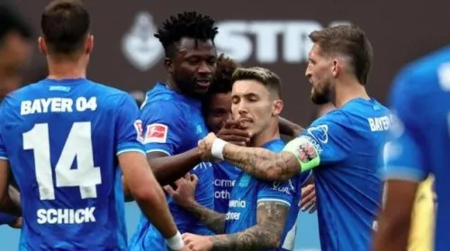 Leverkusen tiếp tục bay cao chiến thắng 2-1