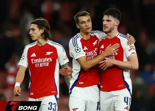 Arsenal Hủy Chuyến Bay, Di Chuyển 320 Km Bằng Xe