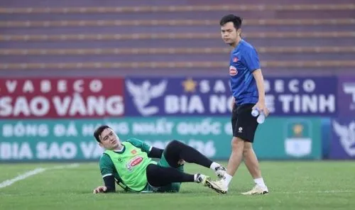 Đặng Văn Lâm gặp vấn đề nhẹ trong buổi tập của ĐT Việt Nam