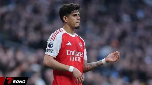 Arsenal lo sốt vó khi Hincapie là người thứ 9 rút khỏi đội tuyển