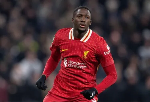 Liverpool Không Để Mất Trụ Cột Hàng Thủ Trước Sức Ép Chuyển Nhượng