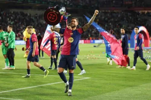 Bất ngờ: Ngôi sao Barcelona Inigo Martinez đồng ý gia nhập Al Nassr