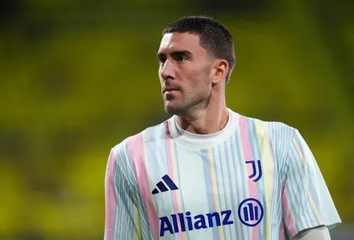 Barcelona dự định hồi sinh thương vụ Dusan Vlahovic để thay thế Lewandowski