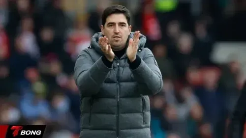 HLV Iraola giữ thái độ điềm tĩnh trước bão tranh cãi trọng tài tại sân Vitality