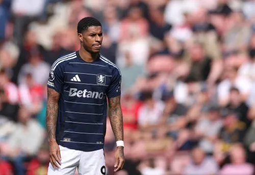 Rashford chờ điện thoại Barcelona khi Man United trao số áo anh cho tân binh