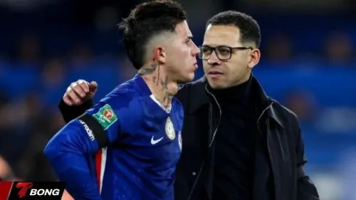 HLV Rosenior lên tiếng về tương lai Enzo Fernandez sau bão dư luận tại Chelsea