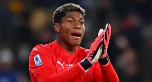 Milan nhắm Zion Suzuki thay thế Maignan