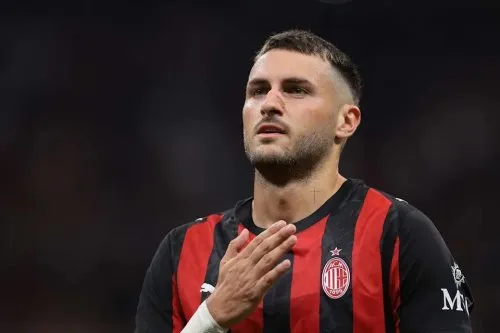 AC Milan nhắm tới Franculino và Joaquín Panichelli giữa lúc Santi Gimenez đang vật lộn