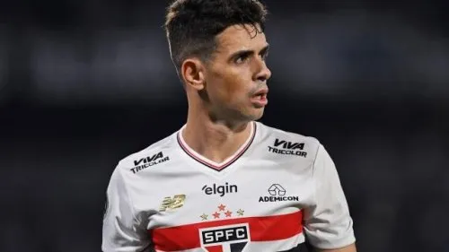 Oscar ngã quỵ trên sân tập, tương lai sự nghiệp bóng đá bỏ ngỏ