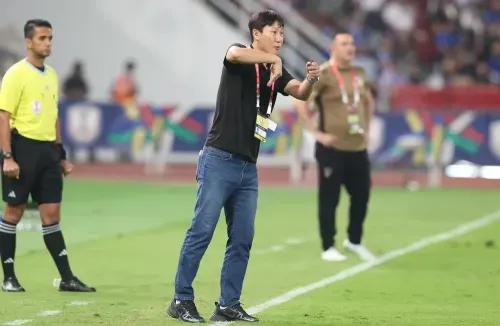 HLV Kim Sang Sik nói thẳng về SVĐ 87.000 CĐV lớn nhất Đông Nam Á và 2 cầu thủ xuất sắc của ĐT Malaysia