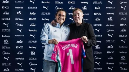 Manchester City chiêu mộ thành công thủ môn Cumings