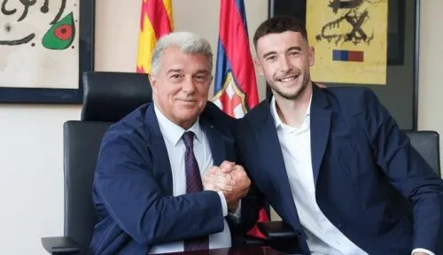 Chính thức: Barcelona đăng ký Joan Garcia tại La Liga