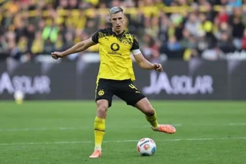 Bayern Munich thăm dò khả năng chiêu mộ hậu vệ được săn đón của Dortmund, Nico Schlotterbeck