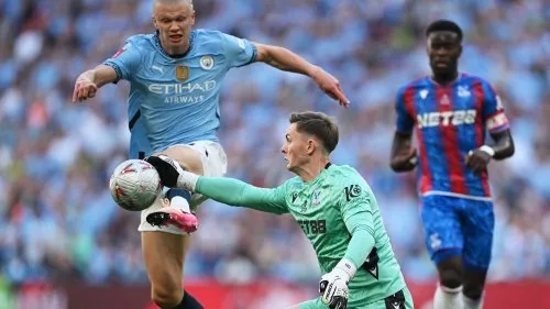 Man City trắng tay, thủ môn Henderson gặp nhiều chỉ trích
