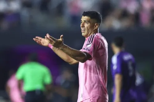 MLS cấm thi đấu thêm 3 trận với Luis Suarez vì sự việc khạc nhổ