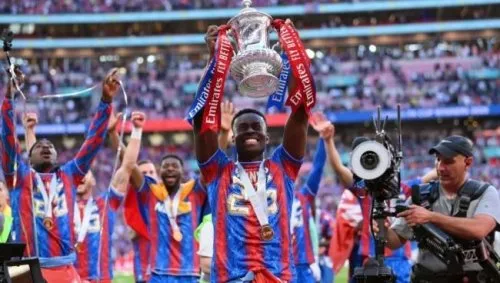 NÓNG! Thương vụ Marc Guehi của Liverpool đổ bể