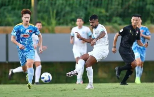 Đội tuyển Việt Nam thua đậm Nam Định 0-4