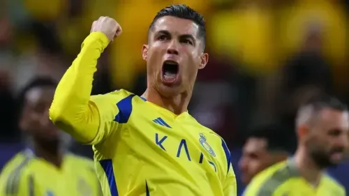 Ronaldo tỏa sáng Al Nassr thắng hủy diệt 5-0 để chiếm ngôi đầu bảng