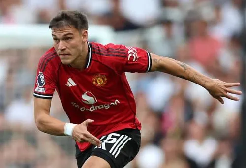 Thảm họa Grimsby và lời hứa của Omar Berrada: Ugarte phải rời Man Utd