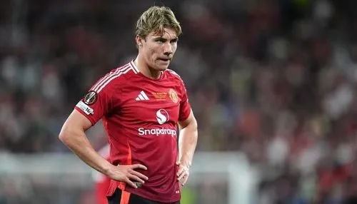 Rasmus Hojlund nhận tin dữ từ HLV Amorim ngay trước trận gặp Fulham