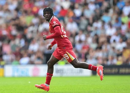 Liverpool nhắm lợi thế mới nhờ tốc độ thần tốc của Frimpong