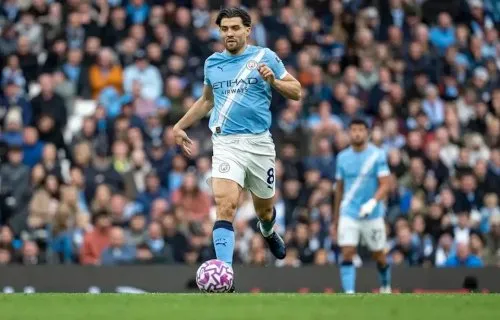 Pep Guardiola bày tỏ sự nghi ngờ về tình trạng thể lực của Manchester City trước các trận đấu với Borussia Dortmund và Liverpool