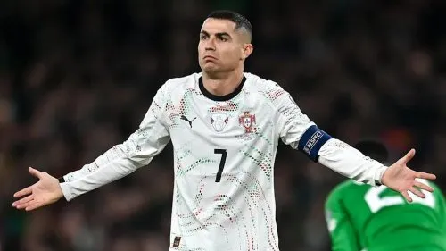 Ronaldo bị thẻ đỏ khi Cộng hòa Ireland gây chấn động hạ Bồ Đào Nha