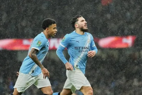 Rayan Cherki thể hiện tiềm năng siêu sao khi Man City dễ dàng vào bán kết Carabao Cup