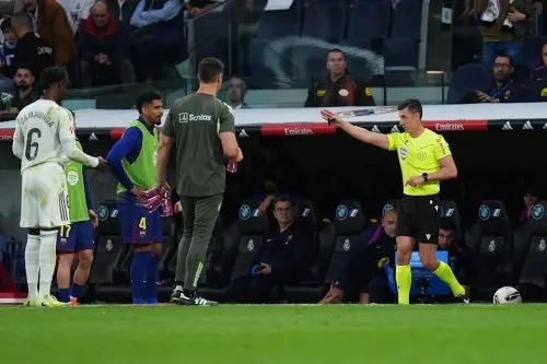 Bốn khoảnh khắc gây tranh cãi mà trọng tài đã hoàn toàn sai lầm trong trận El Clasico